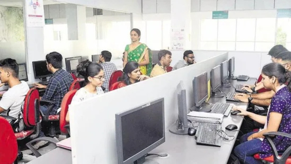 NIACL AO Mains Admit Card 2025