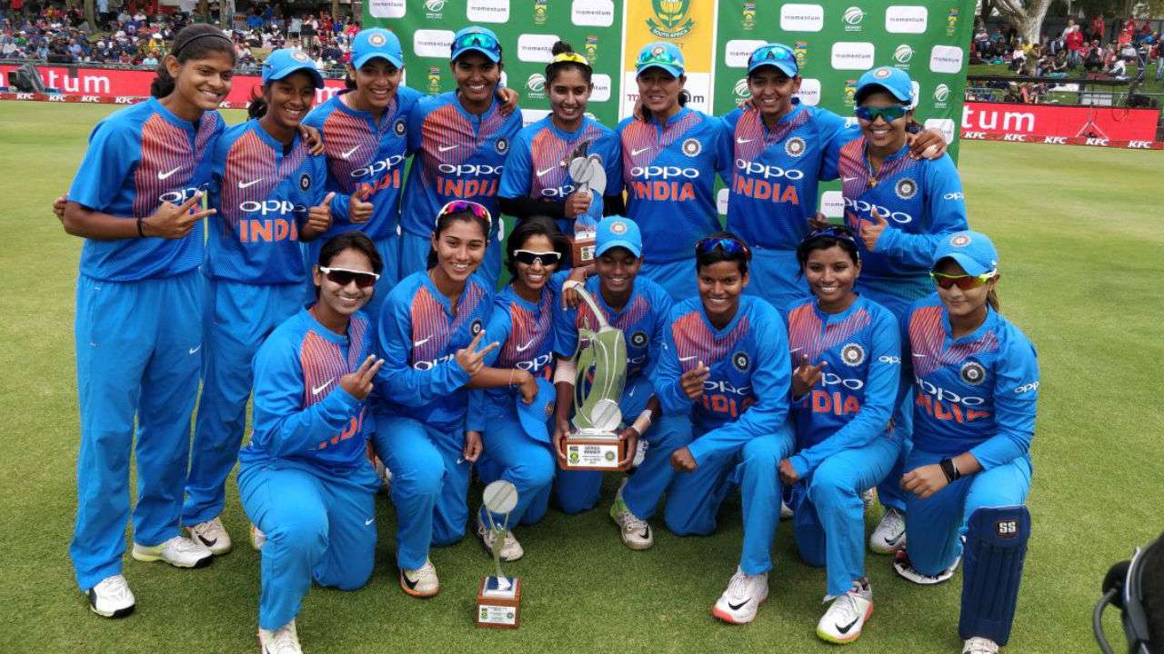 BCCI Decides To End Discrimination; Offer Equal Pay To Men & Women