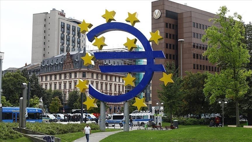 Euro zone PMI hits lowest in nearly 3 years, stirs recession worries