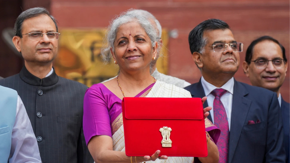 When was the Budget Printed In Hindi For The First Time?