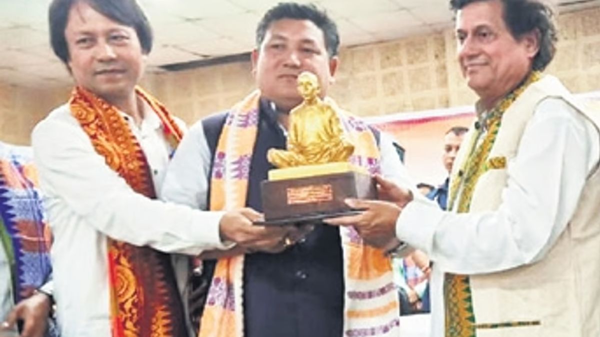 Achyuta Samanta Conferred Gurudev Kalicharan Brahma Award 2025