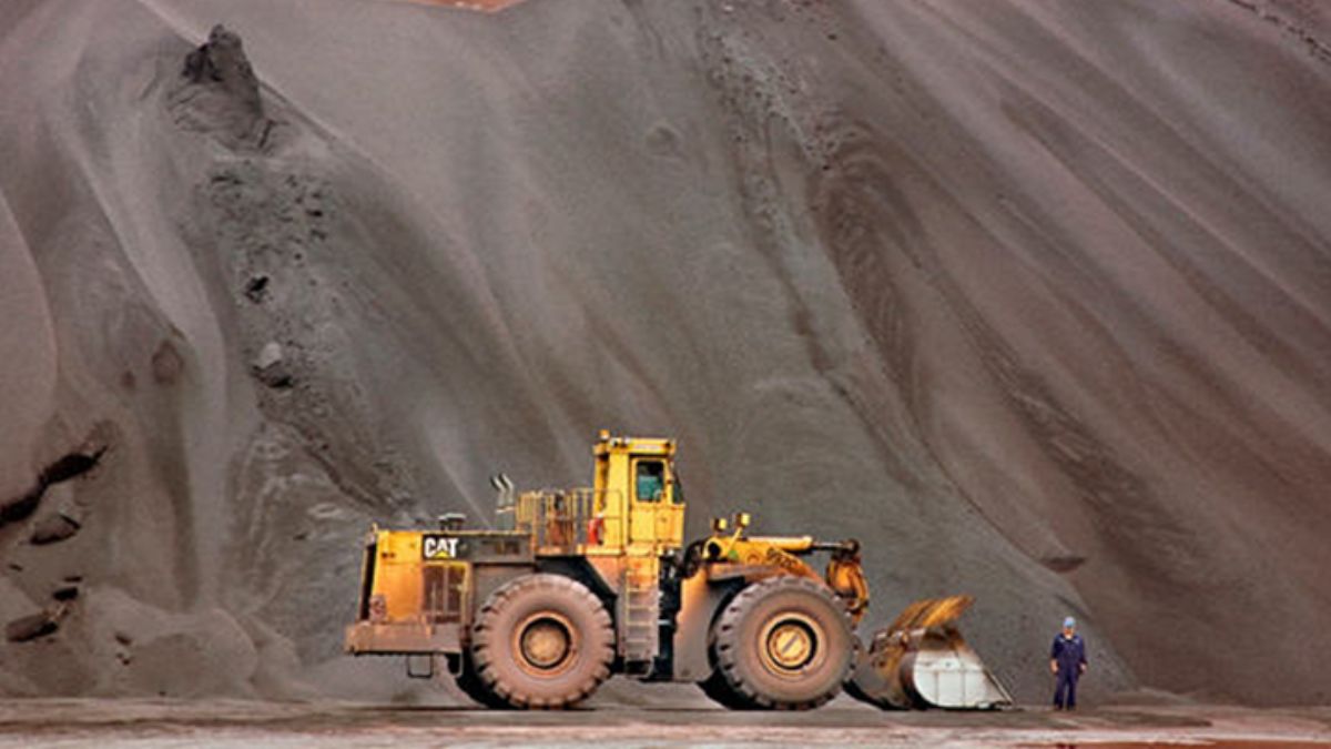 Maharashtra Launches Policy to Promote Artificial Sand Use
