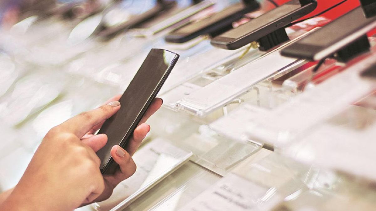 70 Firms Apply Under ₹23,000 Crore Electronics Component Manufacturing Scheme