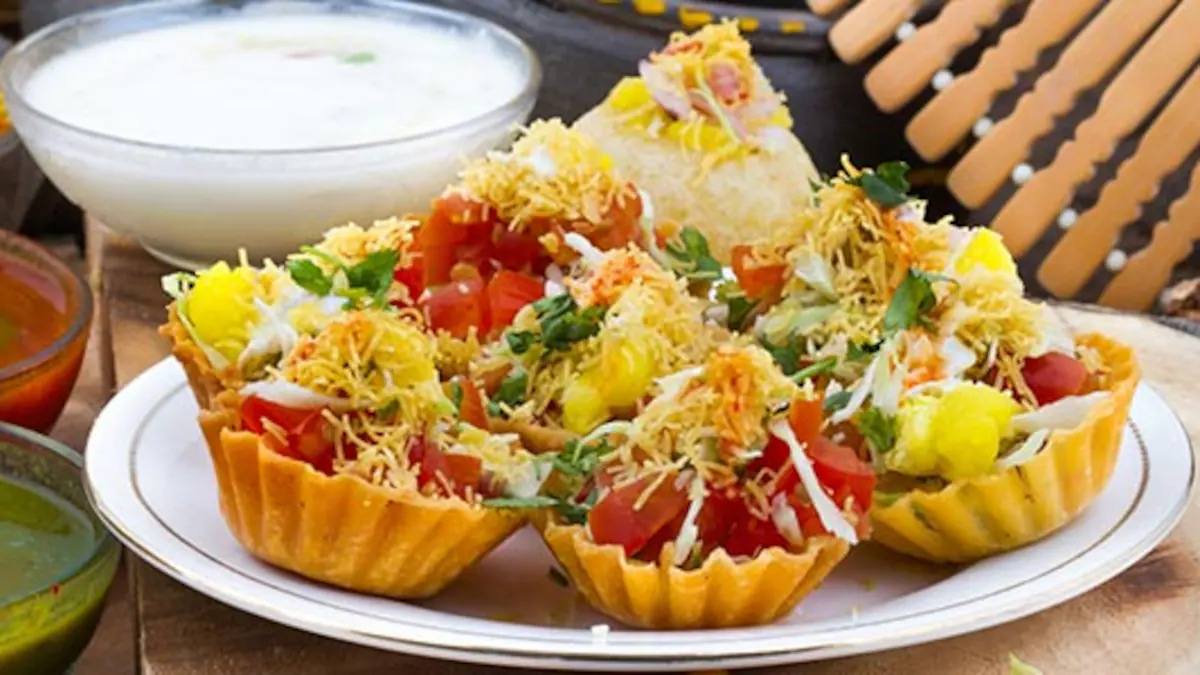 Which District of Uttar Pradesh is Known as the City of Chaat?