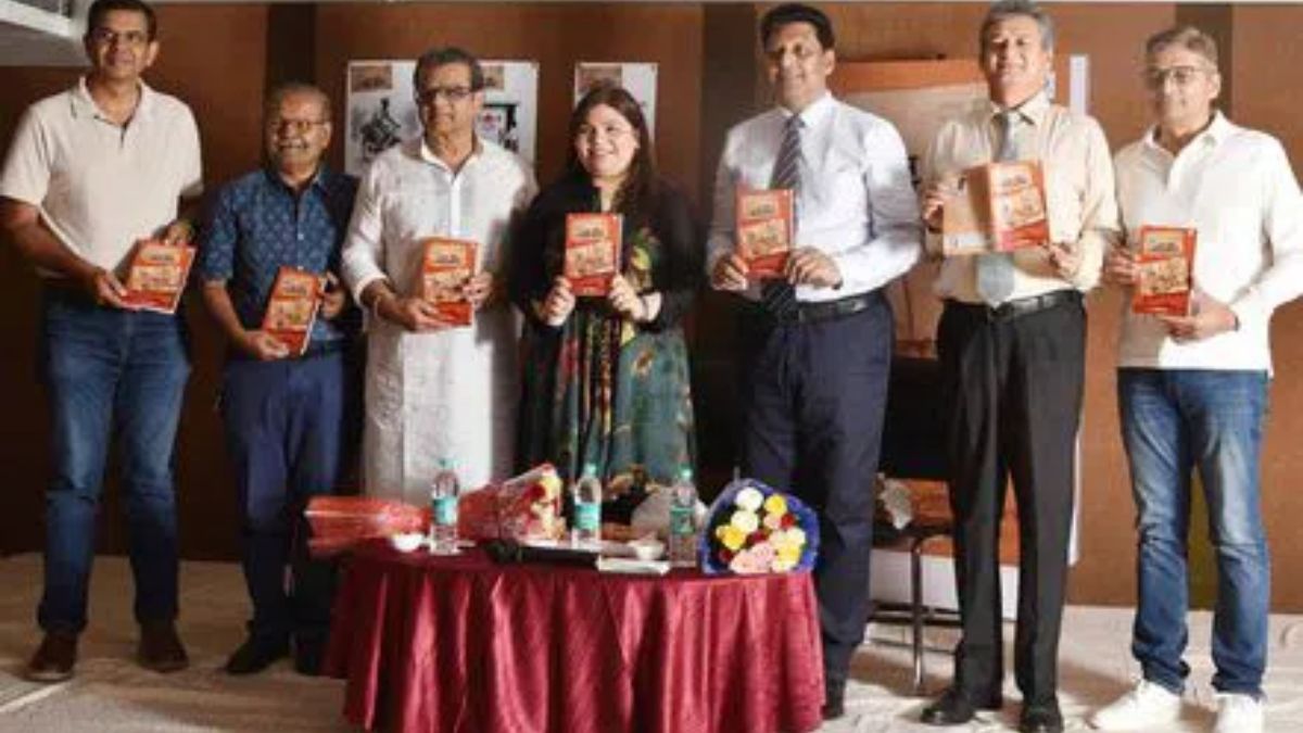 ‘Das Paise ka Postcard’ Book Brings Back the Postcard Era
