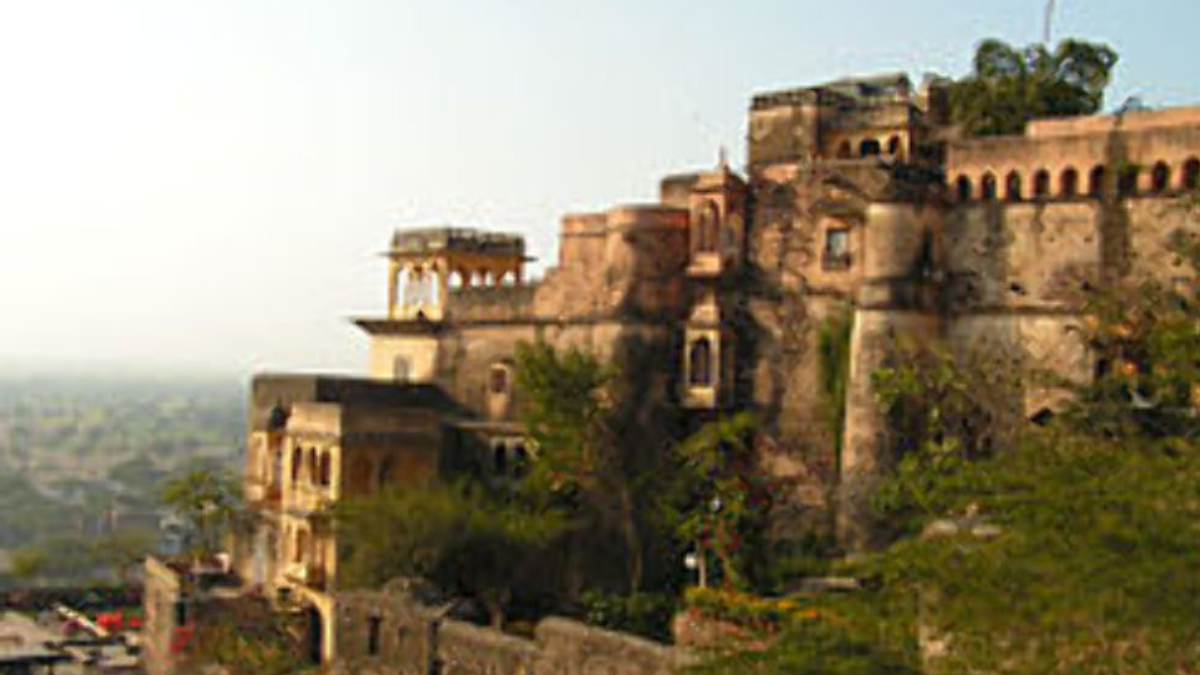 Which Fort of Haryana is Known as the Threshold of Hindustan?