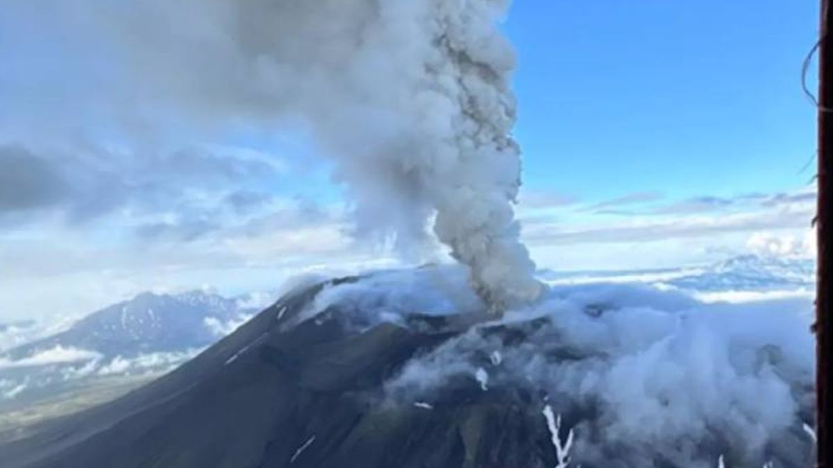 This Volcano Erupts After 600 Years, Ash Rises 4 km High
