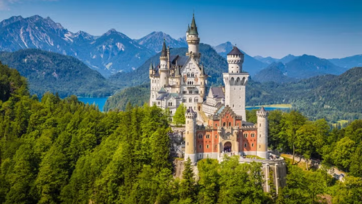 Top-10 Largest Castles in the World by 2025, Check the List