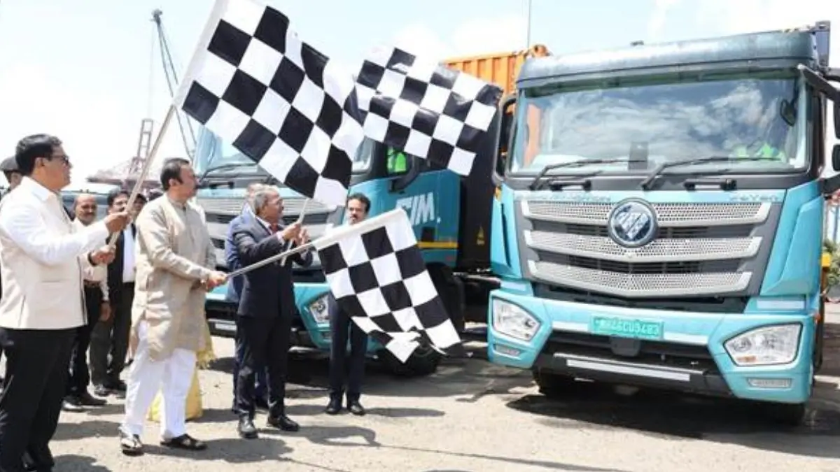 India’s First EV Truck Fleet Flagged Off at JNPA