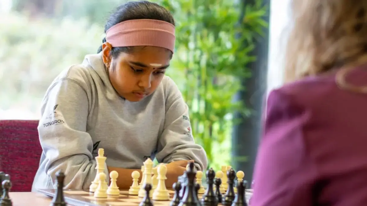 Ten‑Year‑Old British Chess Prodigy Stuns at Women’s Event