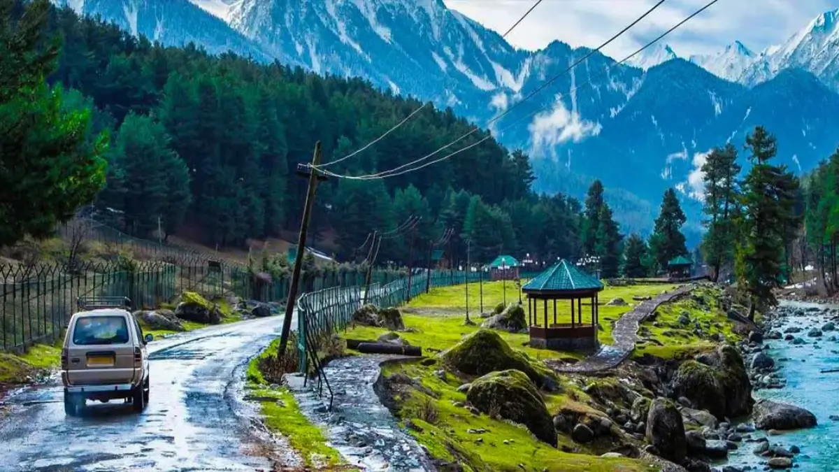 Which District is known as the Gateway of Jammu & Kashmir?