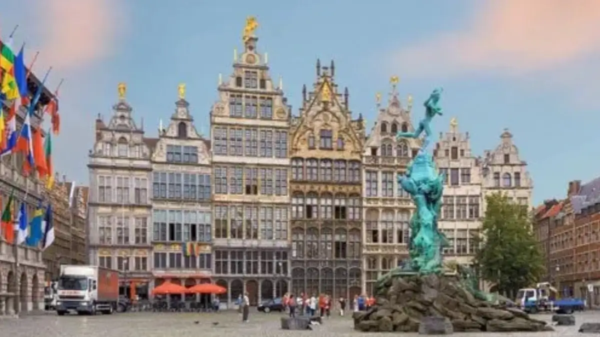 Which Place is known as the Diamond Capital of the World?