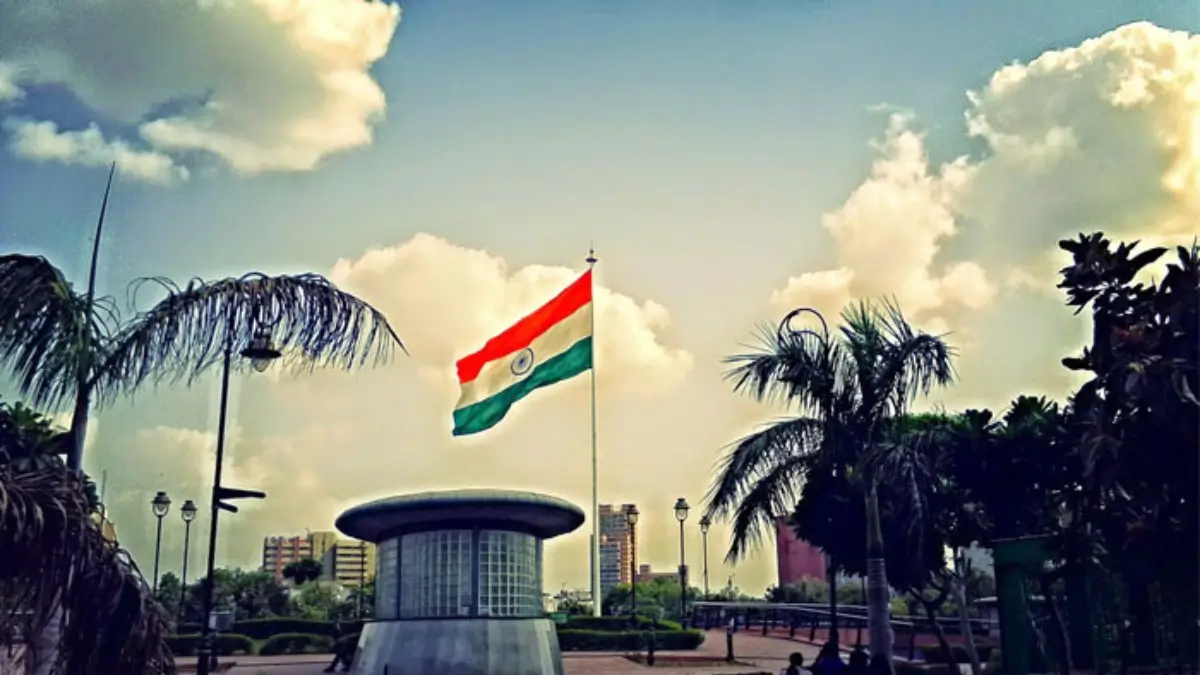 Which Place is known as the City of Flags in India?